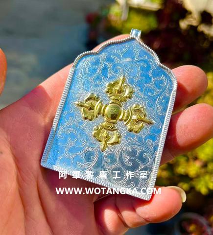 沃唐卡嘎乌盒 Ghau3381 宝顶云纹鎏金十字金刚杵嘎乌盒 实物图1